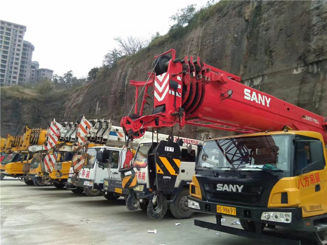 玉龙吊车出租按什么计费？台班费、单次费、里程费怎么算？