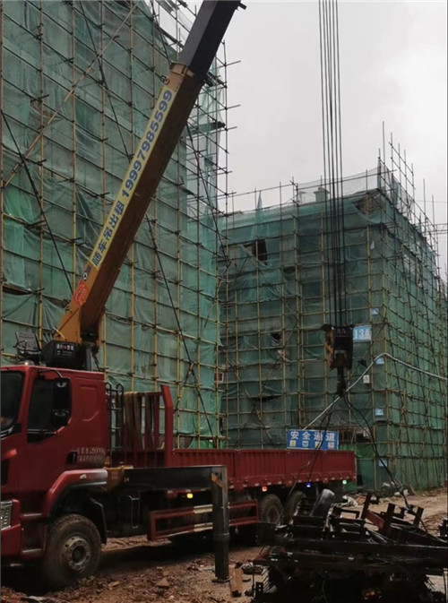 玉龙“慢工细活”—— 吊车的 “微动控制” 技术